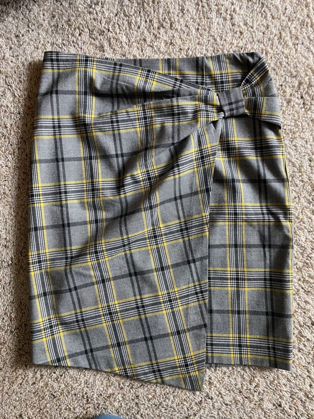 Ellen Tracy Gray Plaid Wrap Pencil Skirt with Yellow and black Accents